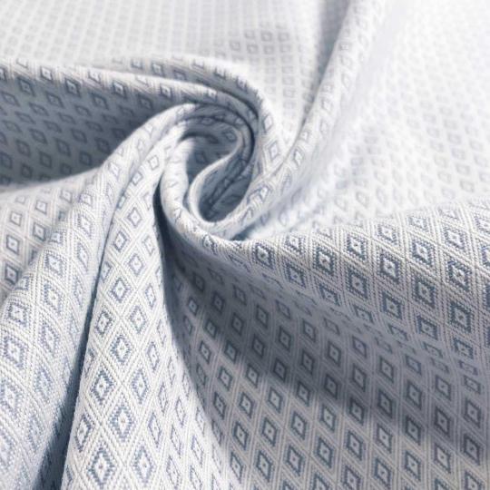 interierove vybavenie letny domcek bavlna modry biely vzorovany textil vankus balaton provensalsky vidiecky dom.jpg